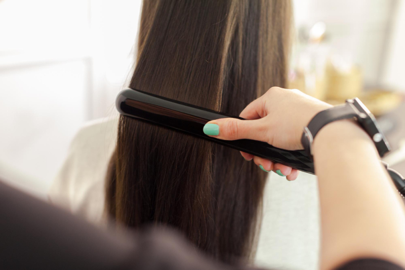 Prostownice do włosów z jonizacją: Jak działają i dlaczego warto je wybrać